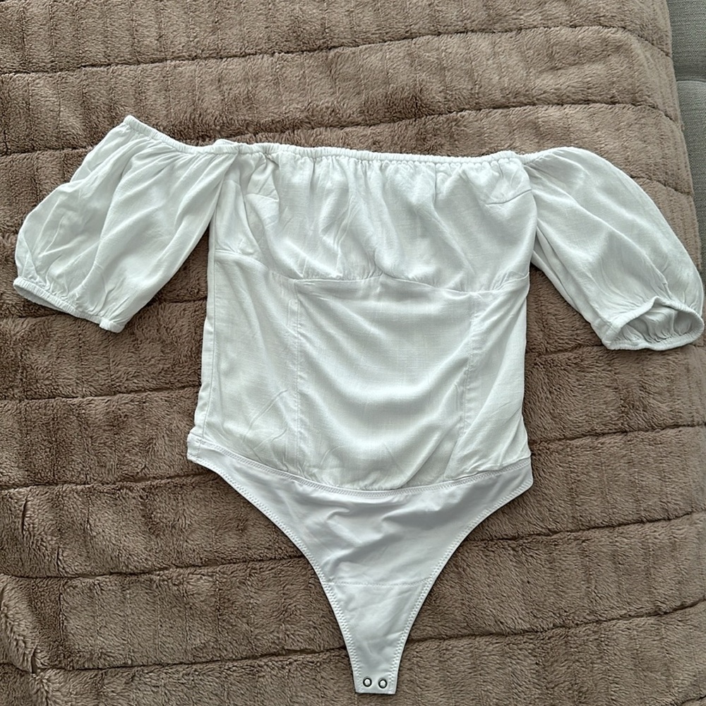 ABERCROMBIE & FITCH SHOULDER CUFF BODYSUIT